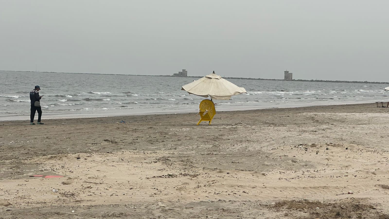 شاطئ بورسعيد اليوم في العاصفة