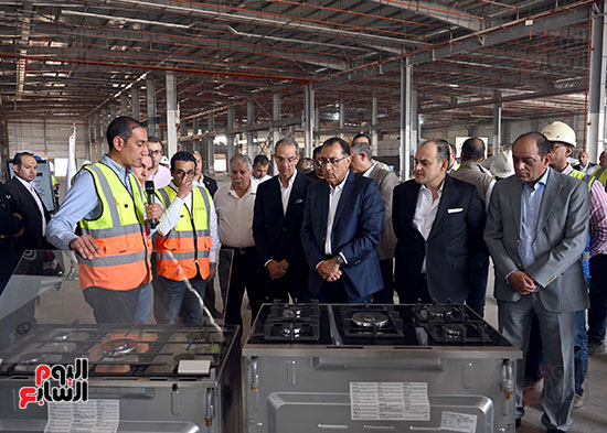 جولة رئيس الوزراء على عدد من مصانع العاشر من رمضان