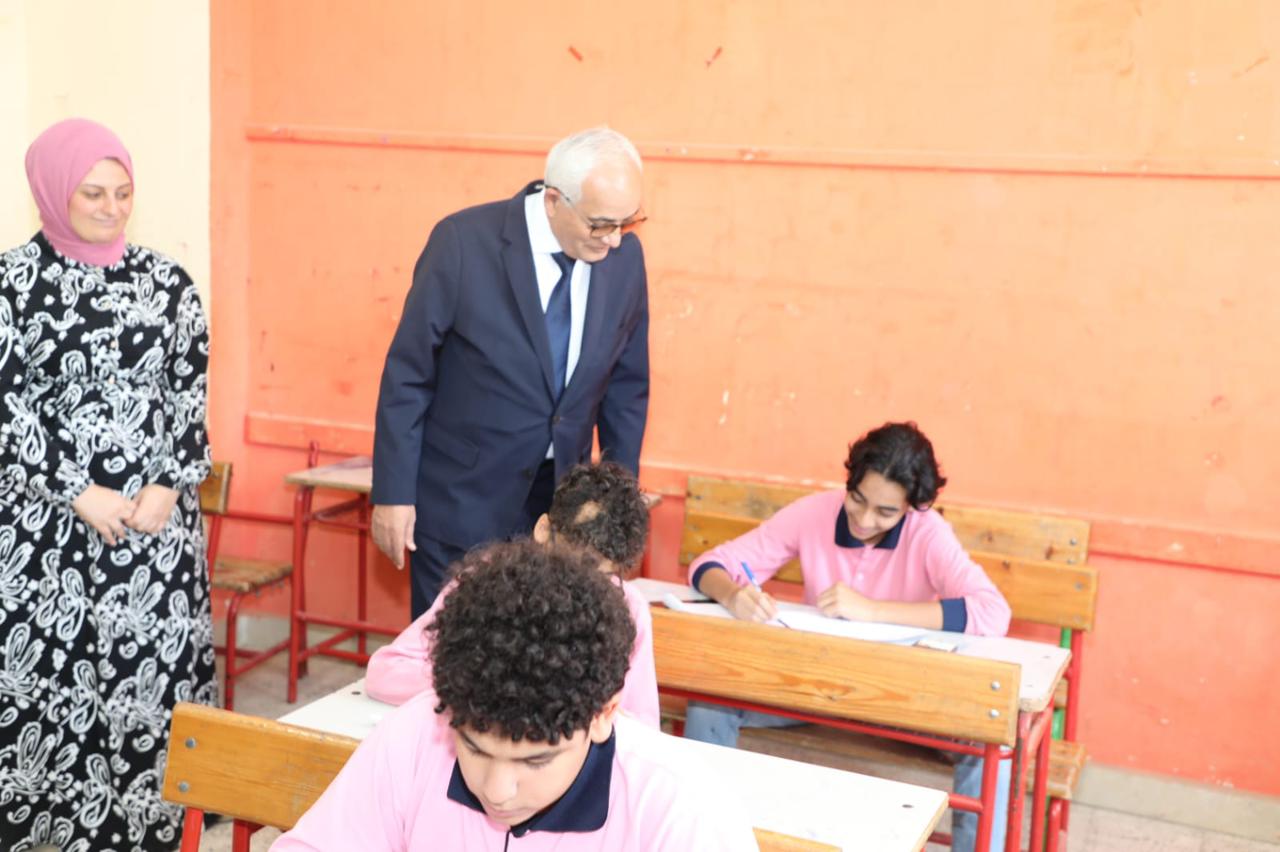 وزير التعليم يتابع الامتحانات