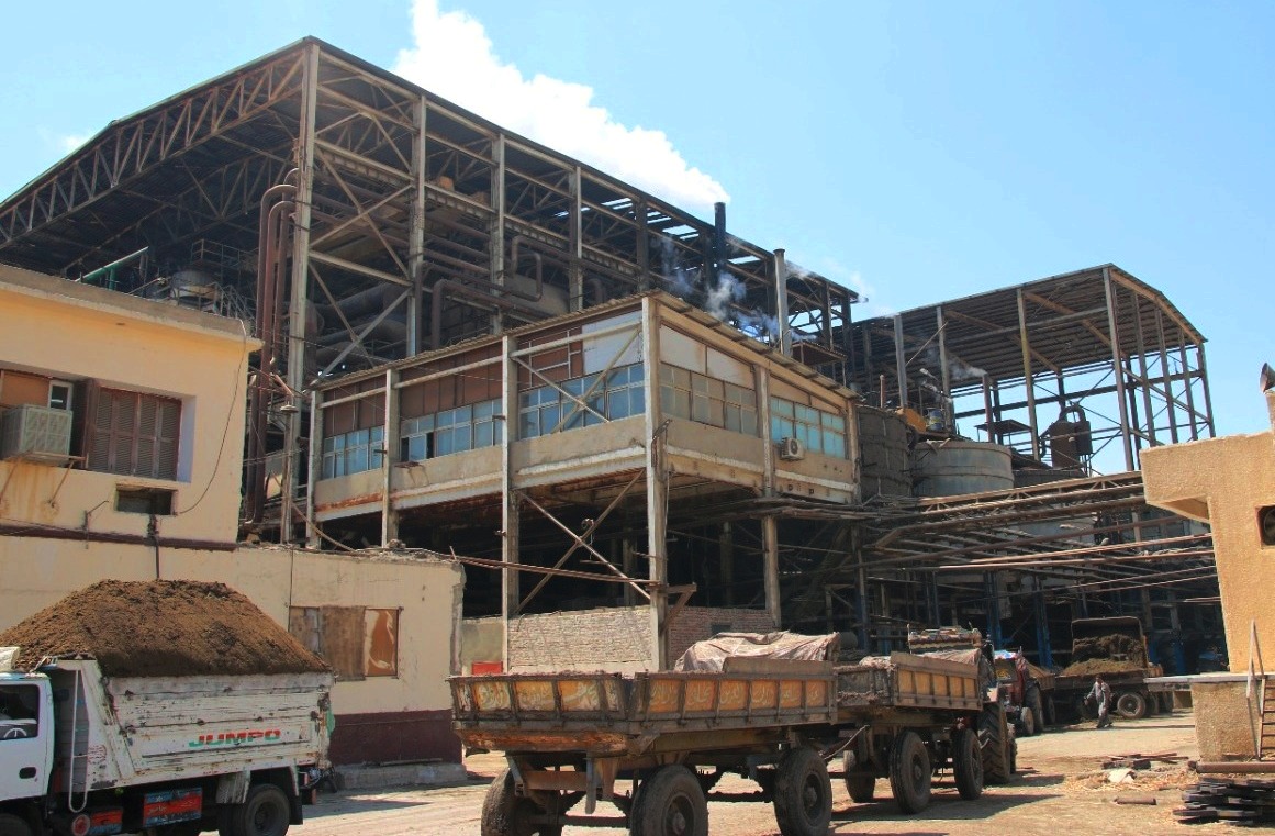 مصنع أرمنت الأقدم بالصعيد وتم بناؤه عام 1869م وافتتاحه بعهد الخديوى إسماعيل