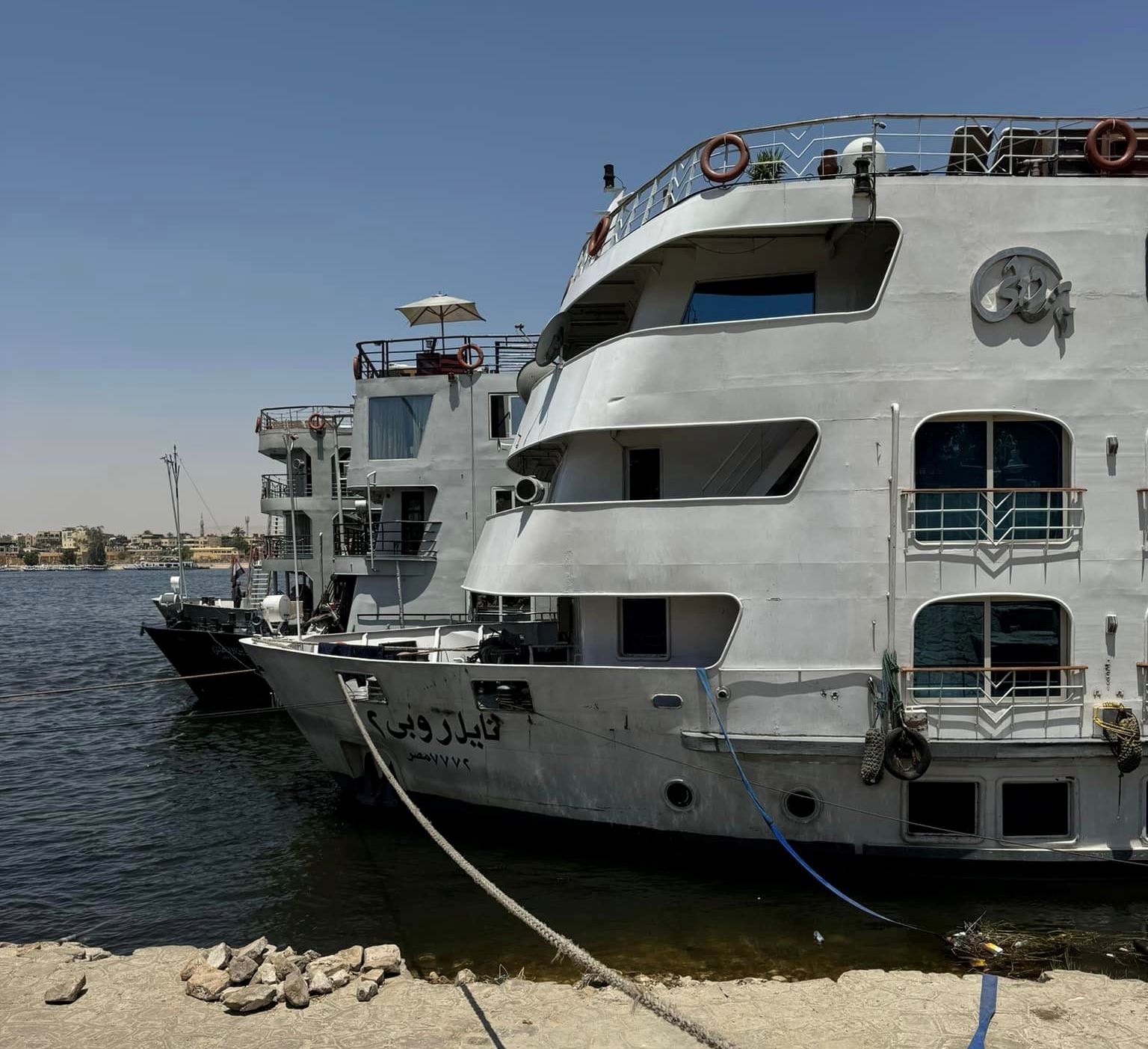 الفنادق العائمة ترسو على ضفة النيل بالأقصر