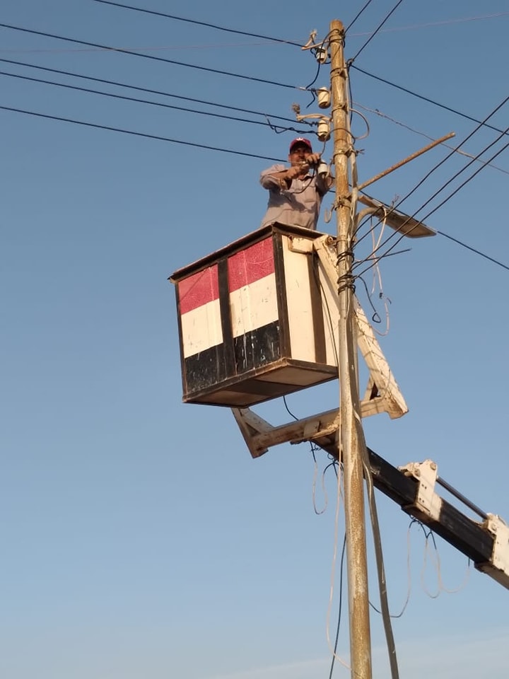 تنفيذ اعمال صيانه لخطوط الكهرباء بوسط سيناء