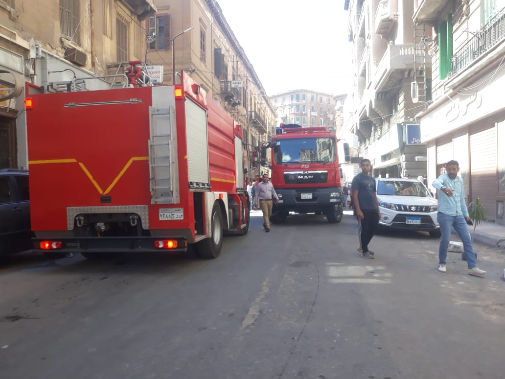سيارات الإطفاء بانهيار عقار في العطارين بالإسكندرية