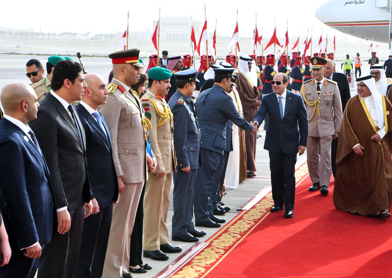الرئيس السيسى يصل البحرين (4)