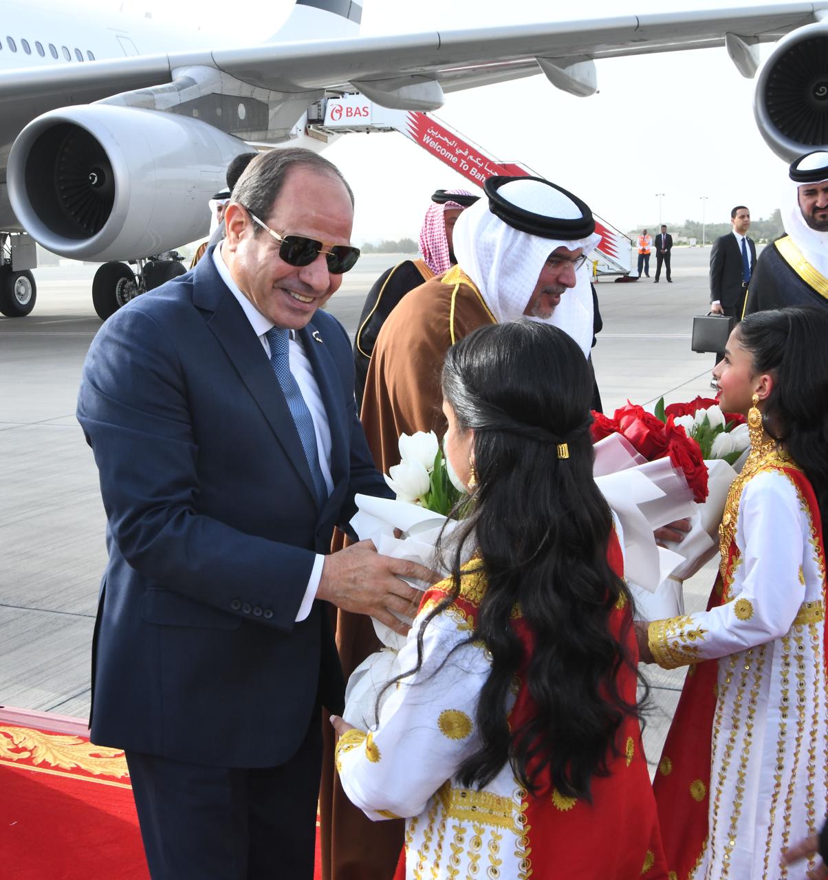 الرئيس السيسى يصل البحرين (1)