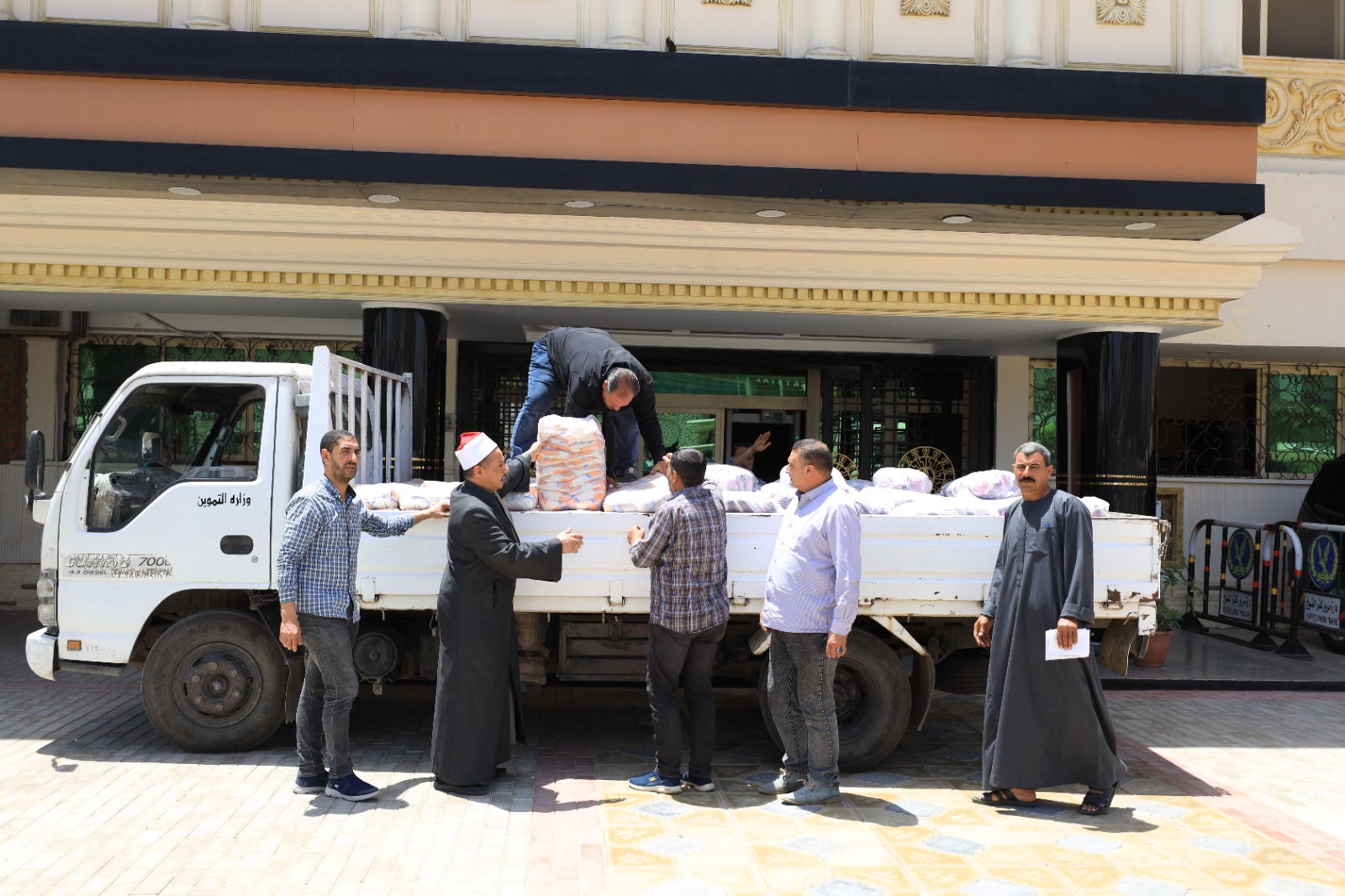توفير 4 ألاف طن سكر وأرز لتوزيعها مجانا بكفر الشيخ