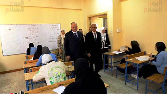 محافظ القاهرة يتفقد سير الامتحانات