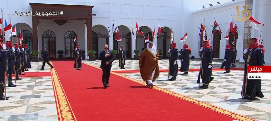الرئيس السيسى يصل مقر انعقاد القمة العربية فى البحرين