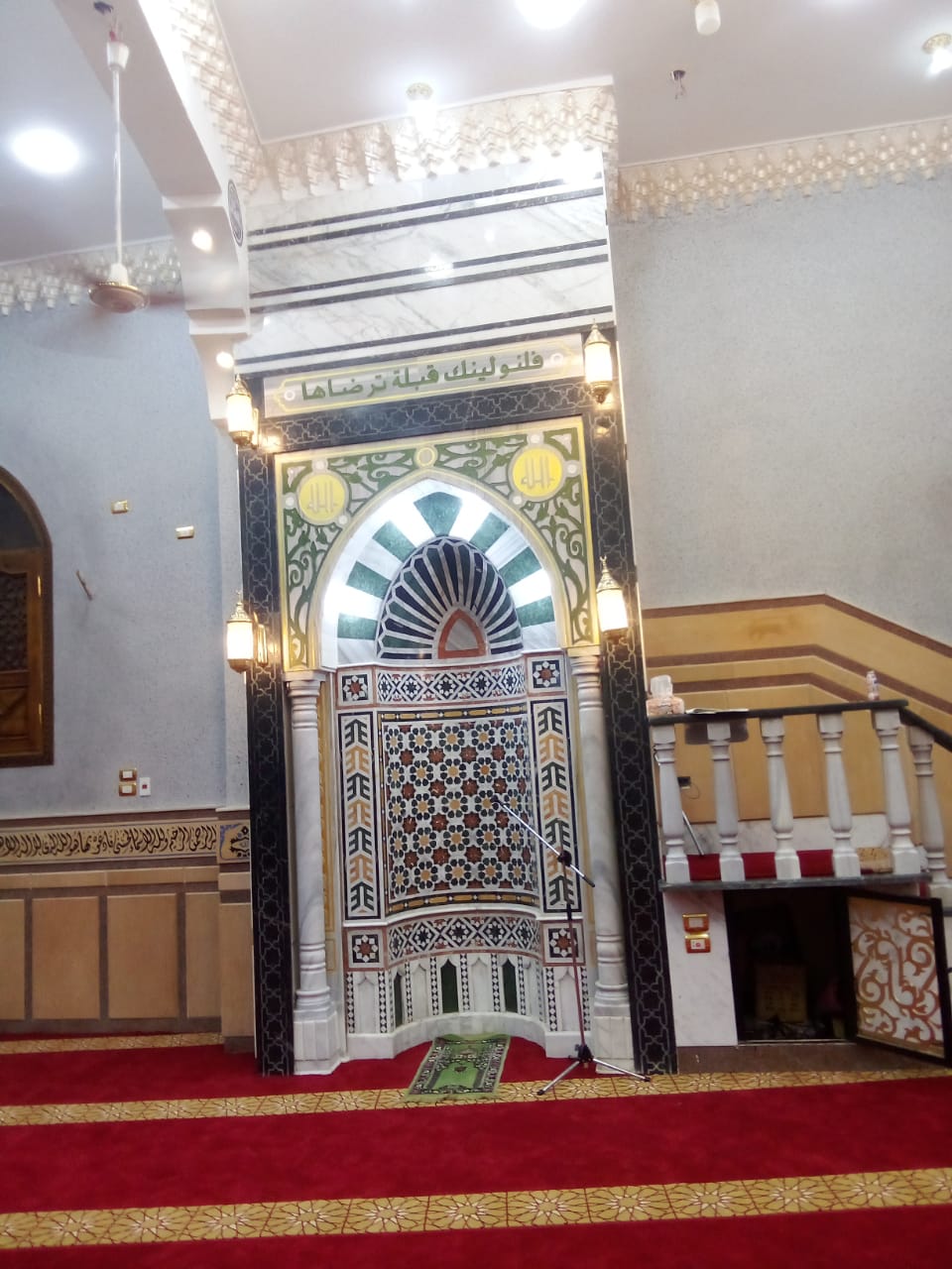 المسجد من الداخل 