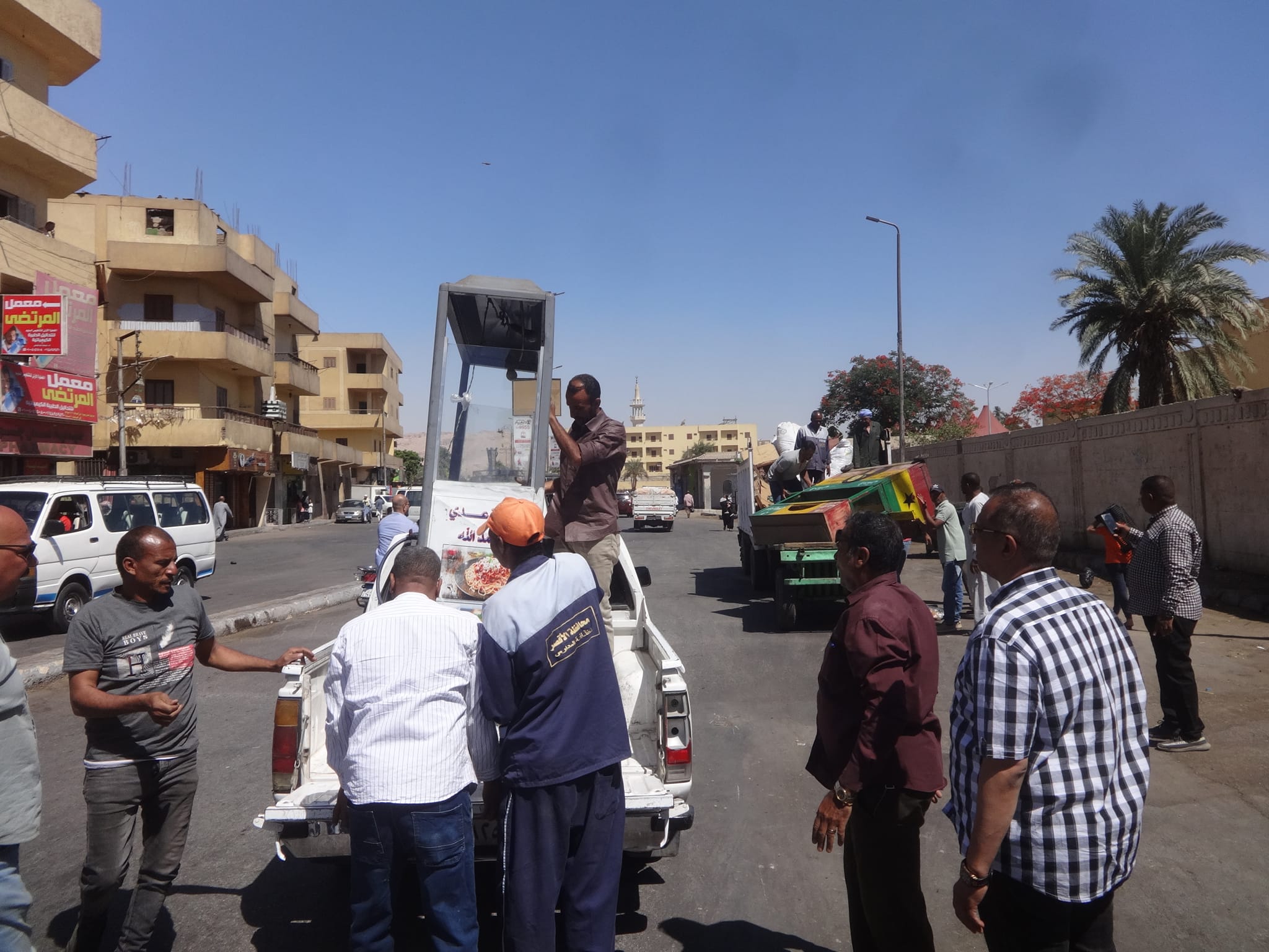 رفع وتحرير 27 محضر ومخالفة في حملات إزالات بشوارع مدينة الأقصر