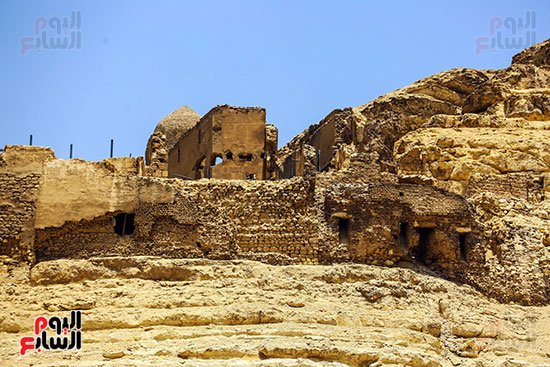 تم بناء مسجد شاهين بالنحت فى جبل المقطم