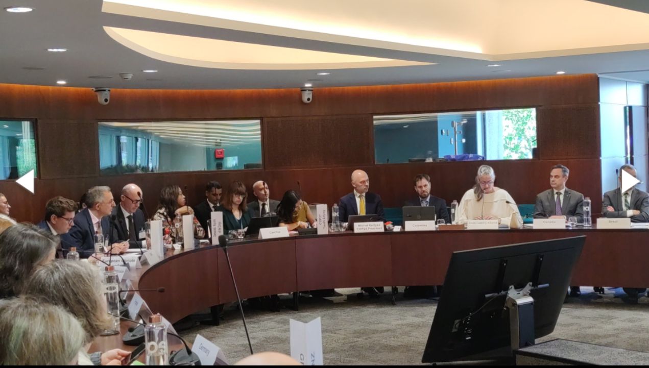 جانب من الاجتماع جانب من الاجتماع