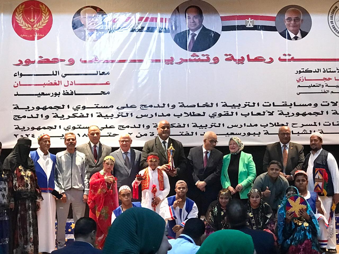 طلاب التربية الخاصة بأسوان خلال المشاركة فى المسابقة (1)