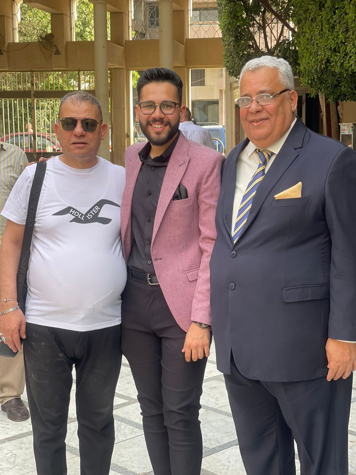 الزميل مصطفى جابر مع المحاسب الاستاذ حسن مراد ووالده