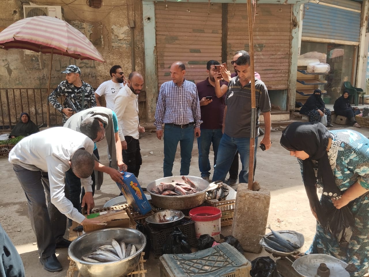 حملة تفتيشية مكبرة على محلات بيع اللحوم والأسماك بالحوامدية (6)