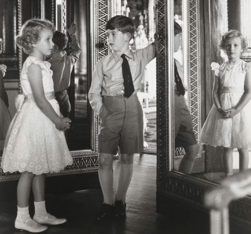 الملك تشارلز فى طفولته برفقة شقيقته الأميرة آن