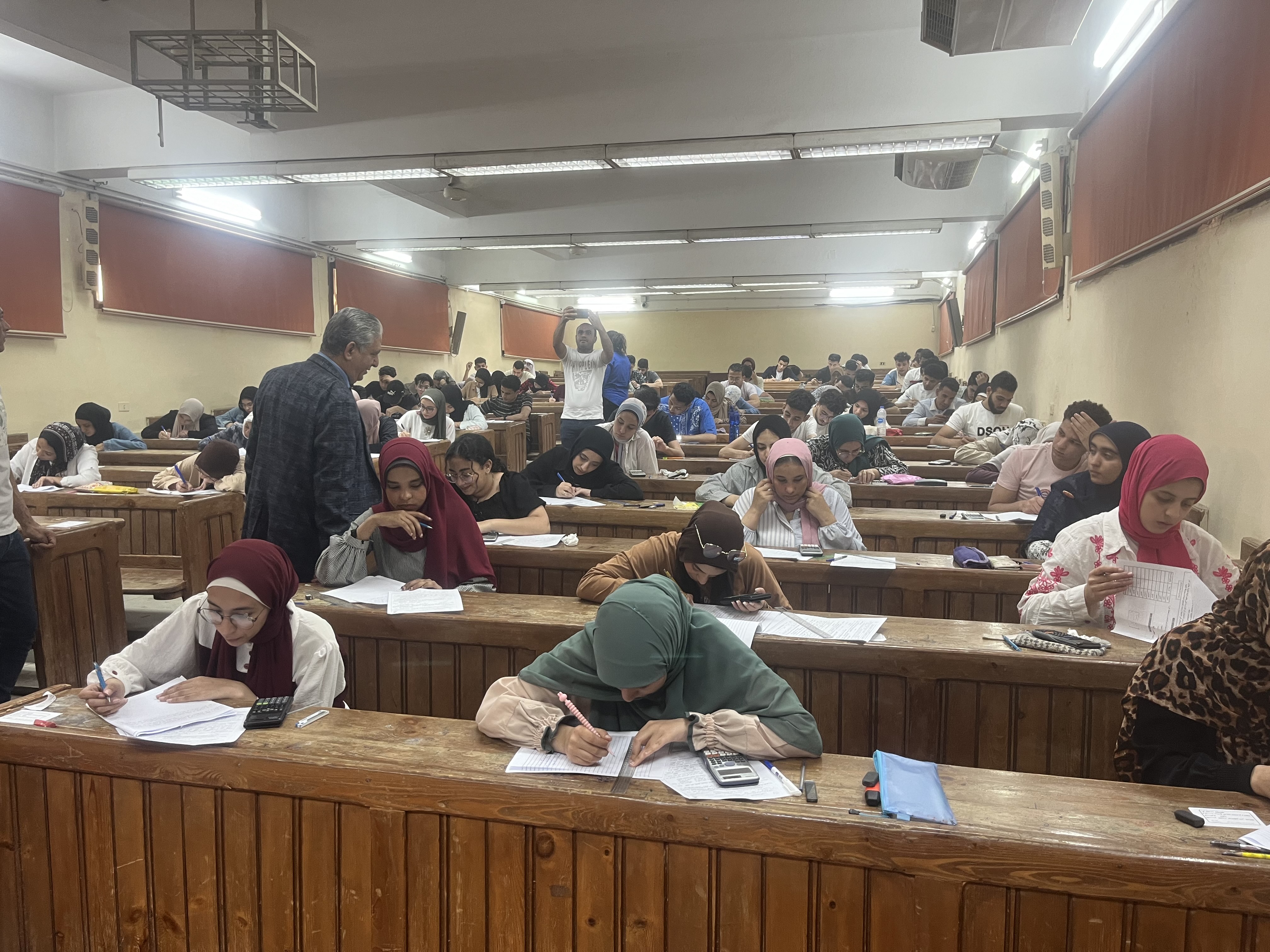 الطلاب اثناء الامتحان