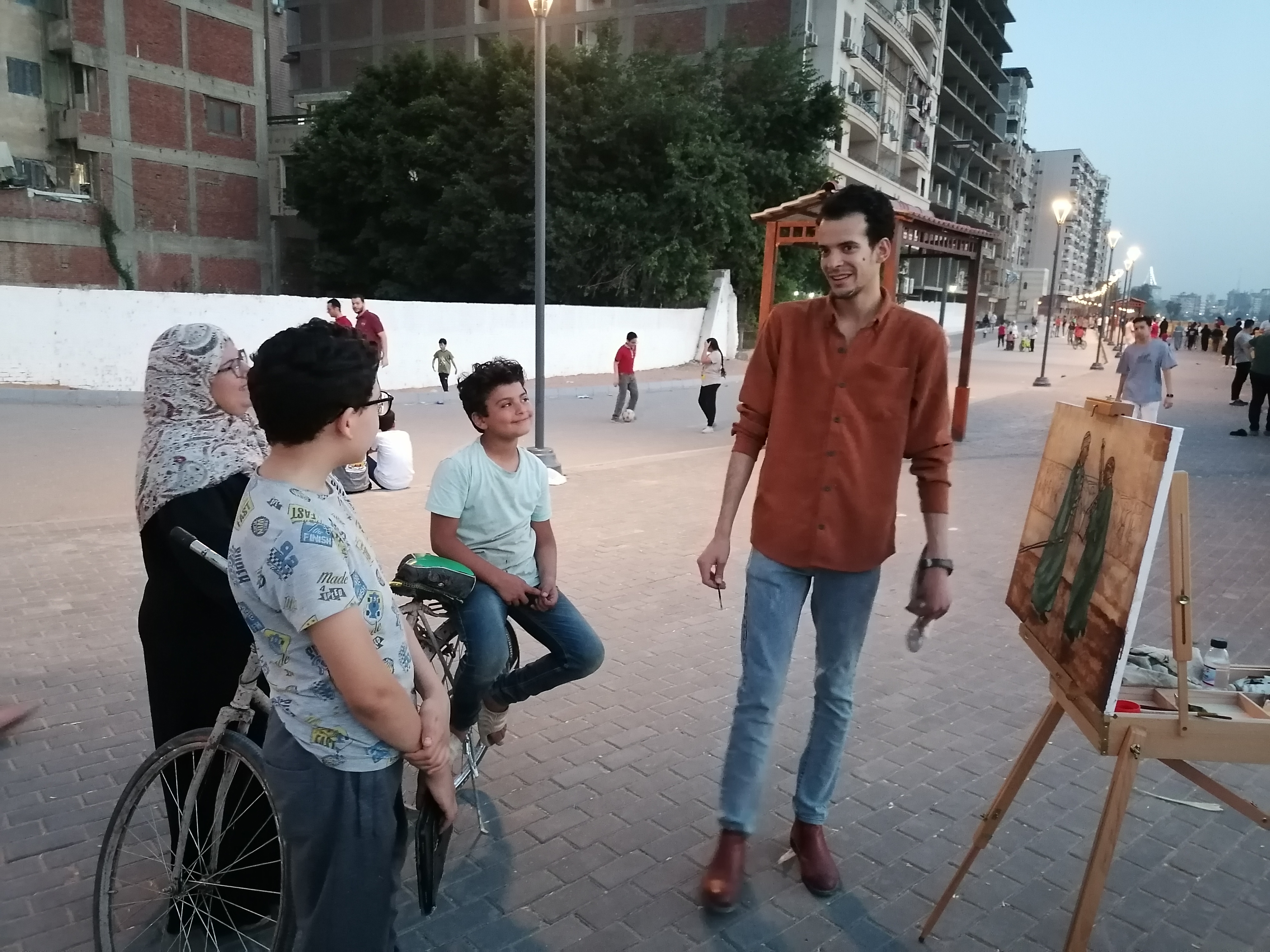 تفاعل وسعادة المواطنين من رسم لوحات عن الهوية المصرية