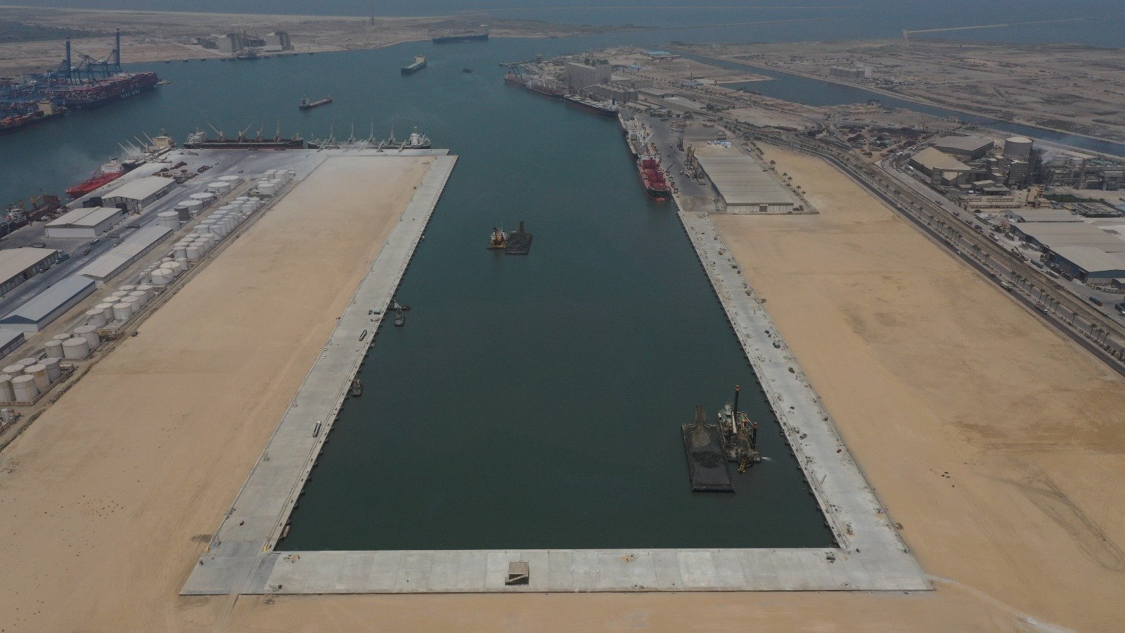 تنفيذ مشروع محطة حاويات تحيا مصر1 بميناء دمياط