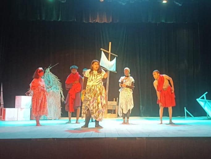 عرض مسرحي بعنوان سولارا حول تجارة العبيد بجزيرة إفريقية