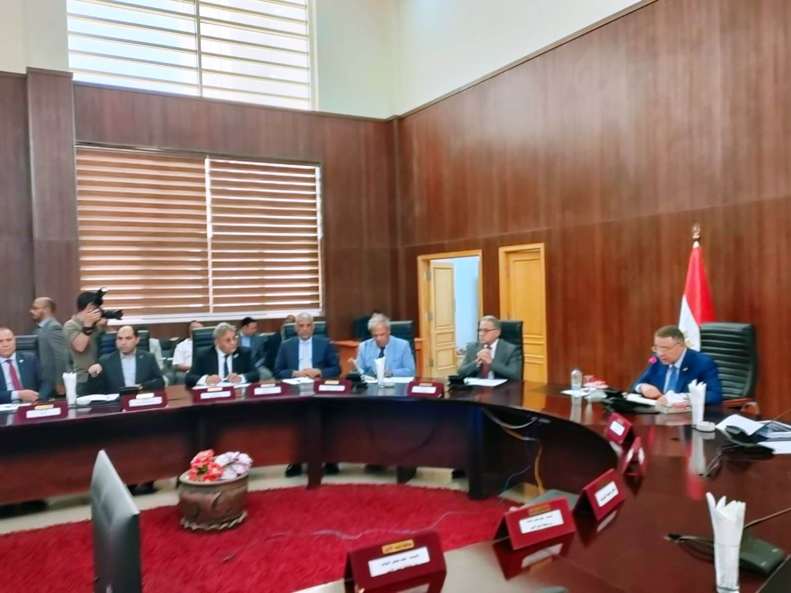 محافظ البحر الأحمر يستقبل وفد لجنة الإدارة المحلية بمجلس النواب (5)
