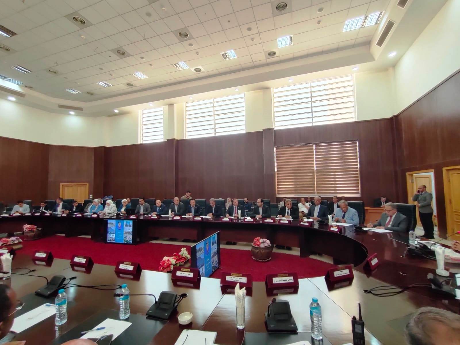 محافظ البحر الأحمر يستقبل وفد لجنة الإدارة المحلية بمجلس النواب (4)
