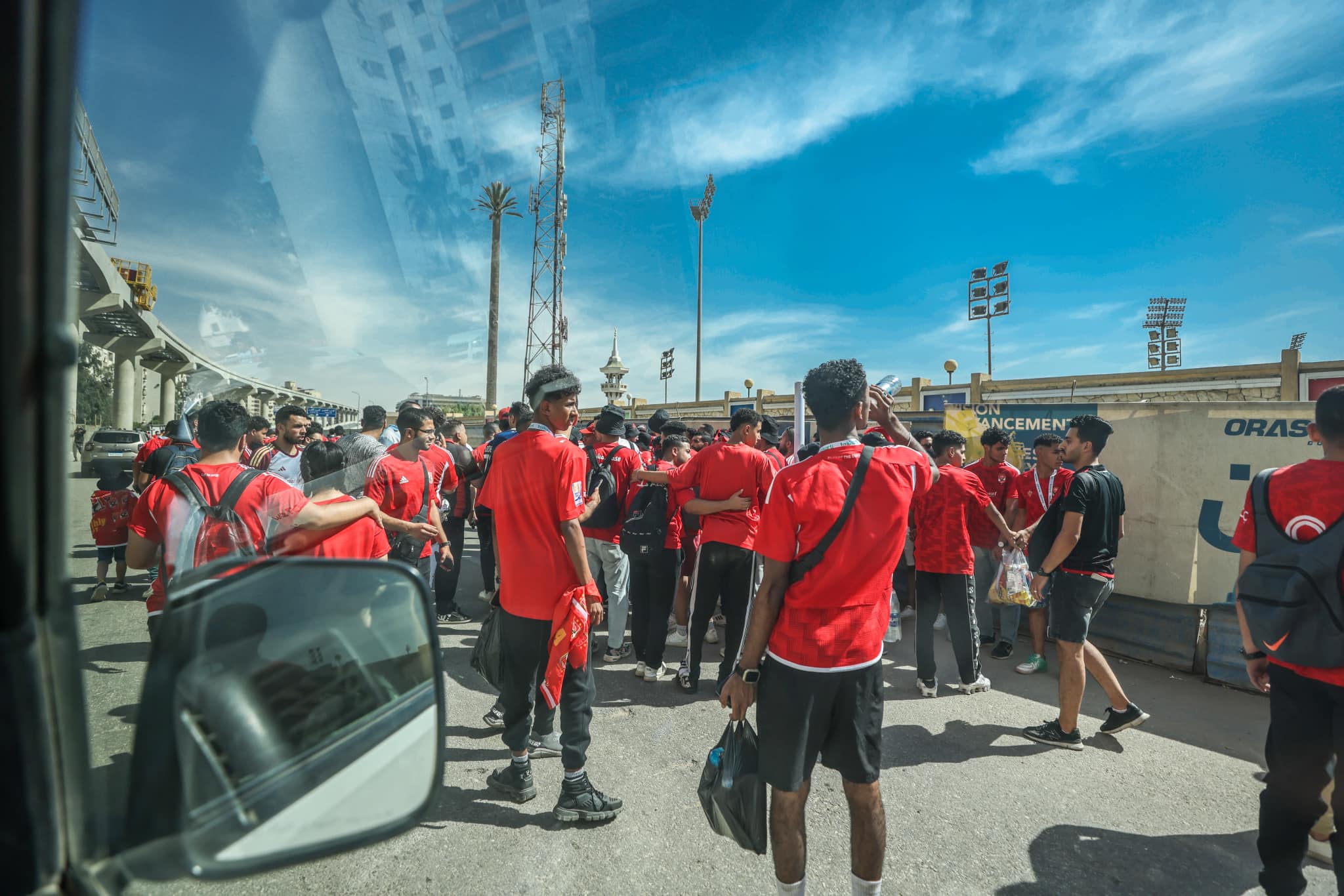 جمهور الأهلي  في الطريق لاستاد القاهرة لحضور مباراة الترجي