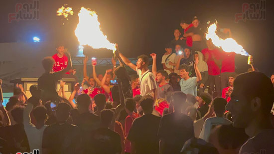 شماريخ وألعاب نارية في الإسكندرية احتفالاً بفوز الأهلى بكأس أفريقيا (4)