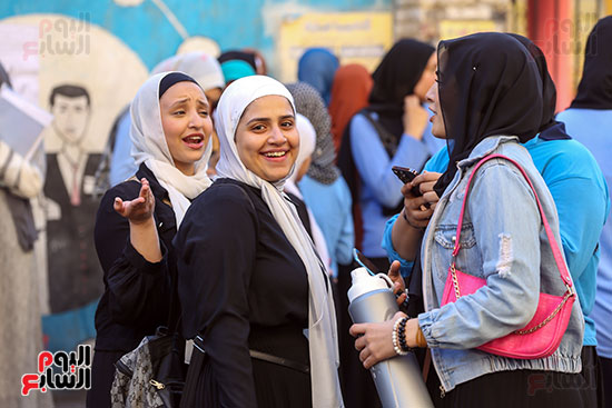 توافد الطالبات على امتحانات اللغة العربية (2)