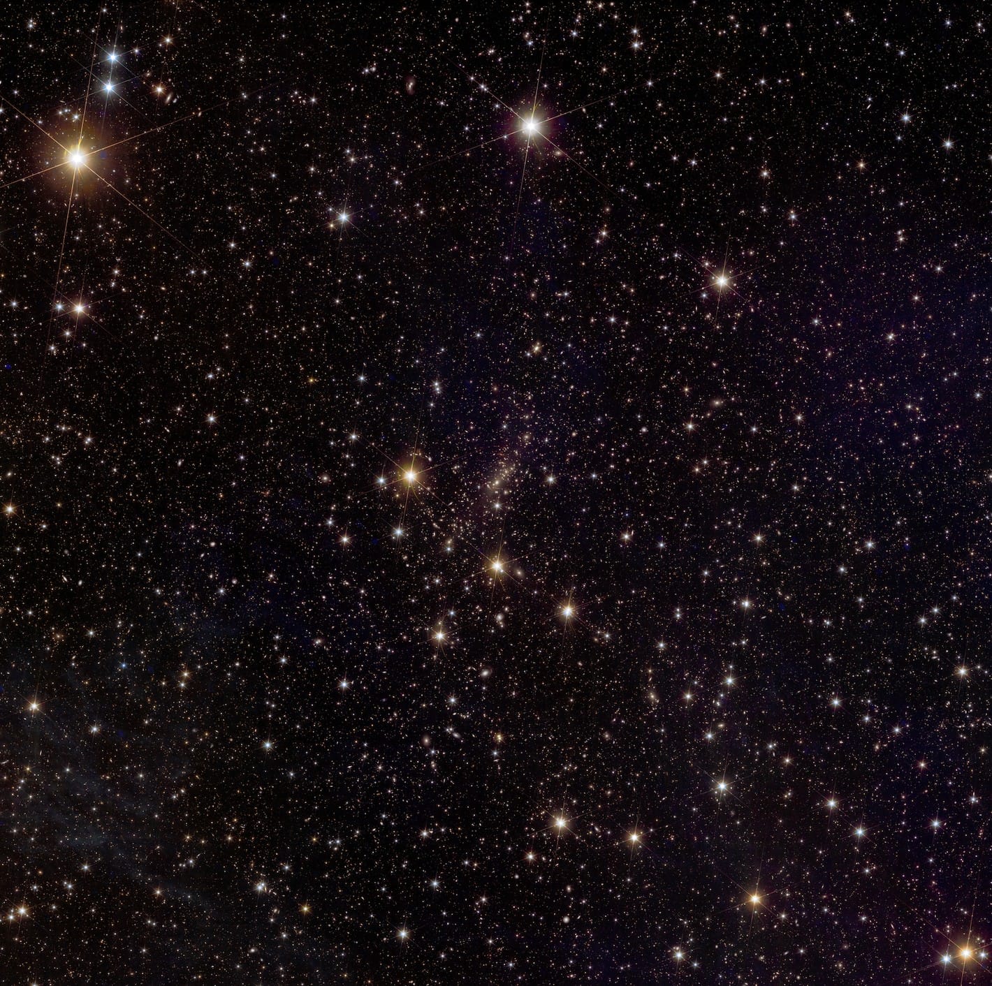 تكنولوجيا  - تلسكوب "الكون المظلم" فى أوروبا يشارك البيانات العلمية الأولى والصور الكونية الجديدة