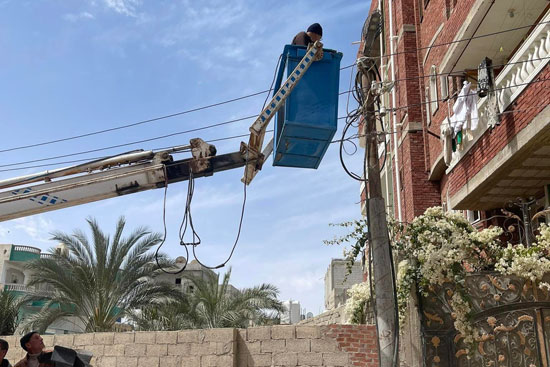صيانة شبكات الكهرباء بشوارع العريش