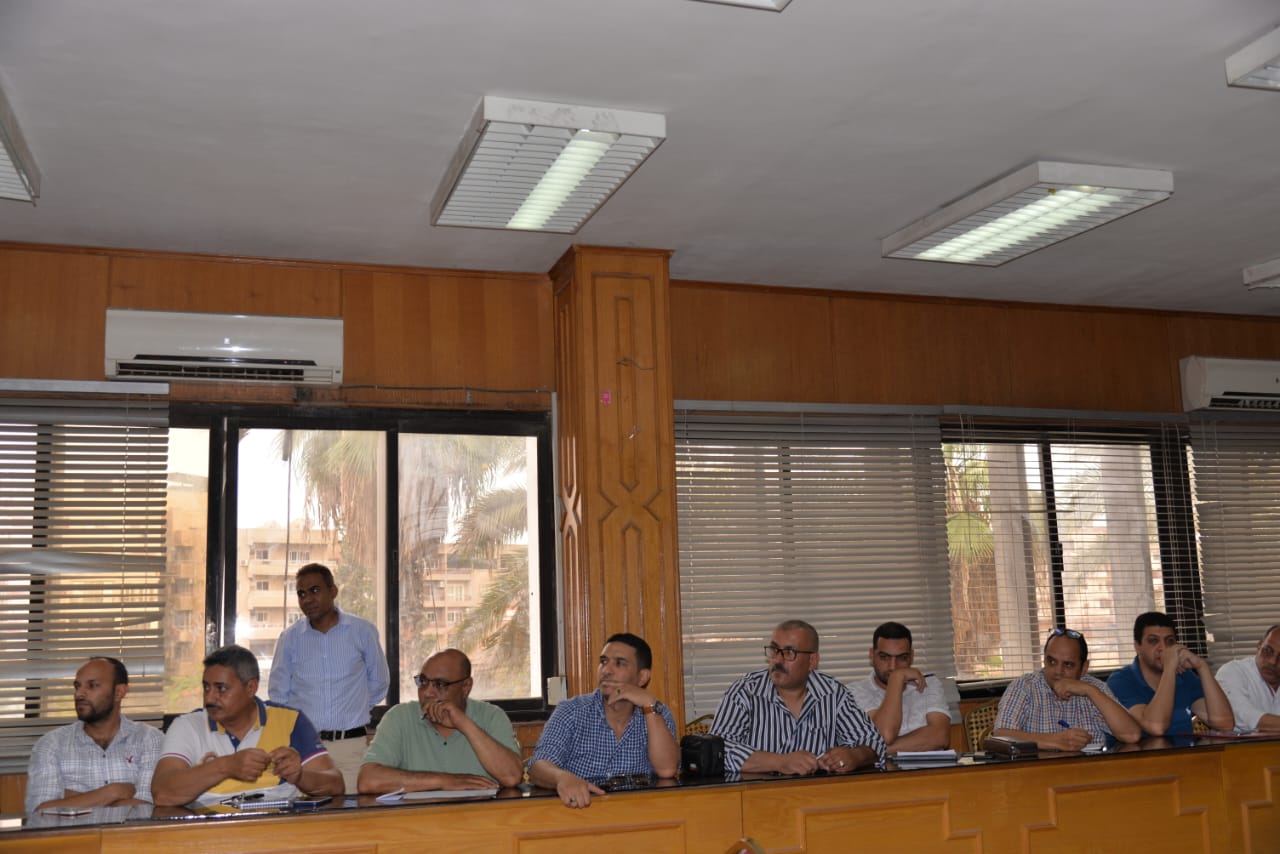السكرتير العام لمحافظة الإسماعيلية يتابع مستجدات قانون التصالح في مخالفات البناء (7)