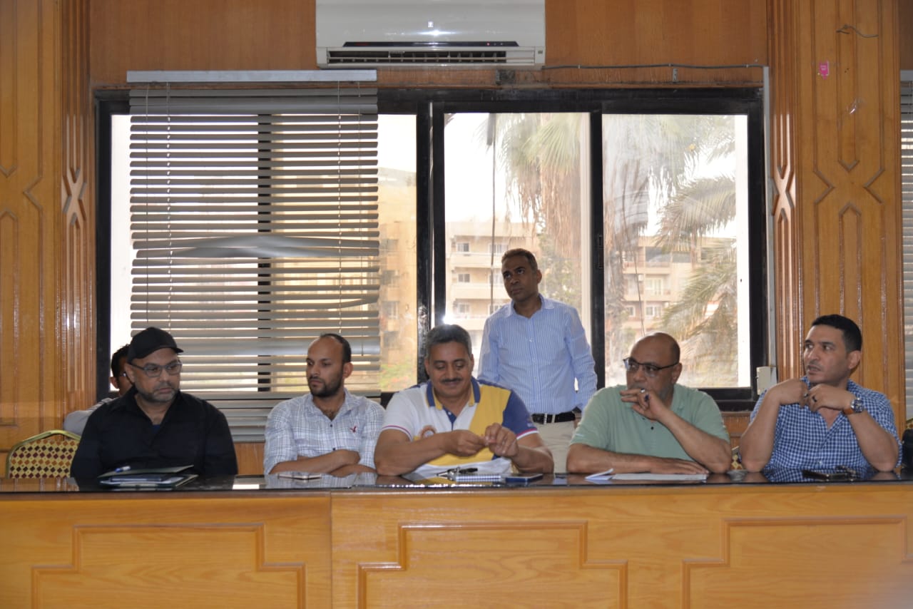 السكرتير العام لمحافظة الإسماعيلية يتابع مستجدات قانون التصالح في مخالفات البناء (4)