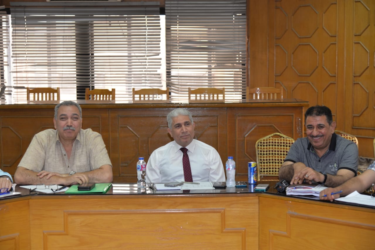 السكرتير العام لمحافظة الإسماعيلية يتابع مستجدات قانون التصالح في مخالفات البناء (1)