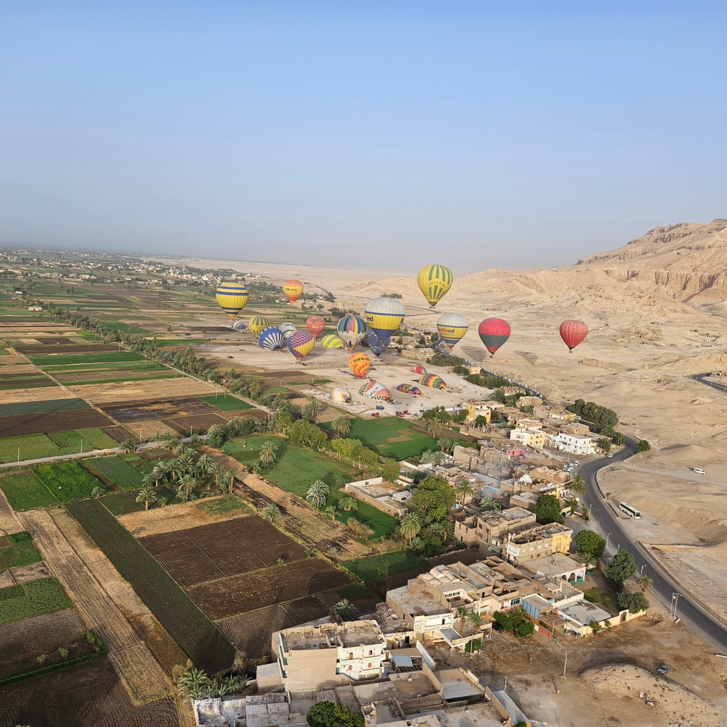 سحر البالون الطائر وتحليق الرحلات يومياً بالأقصر