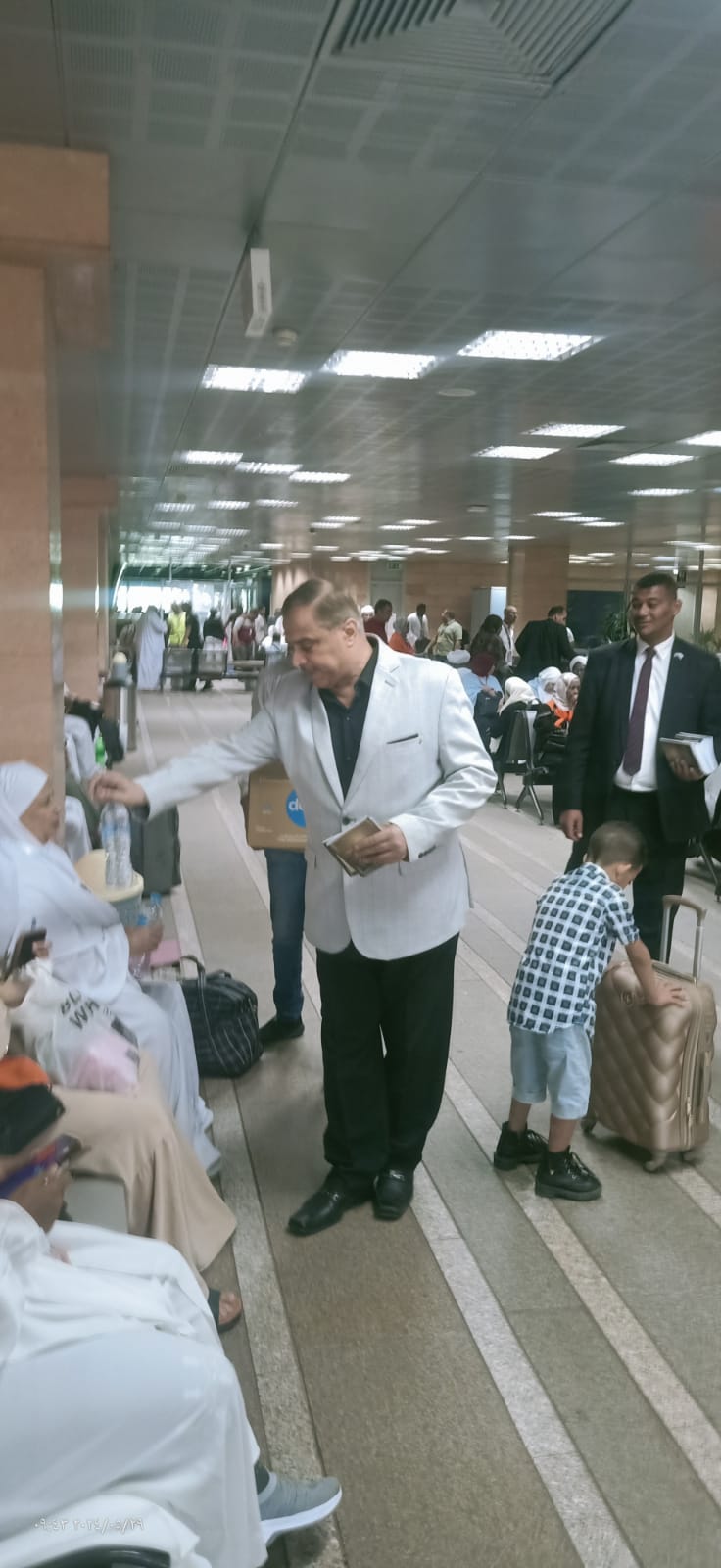 مطار الأقصر الدولى يودع أولى رحلات حجاج بيت الله