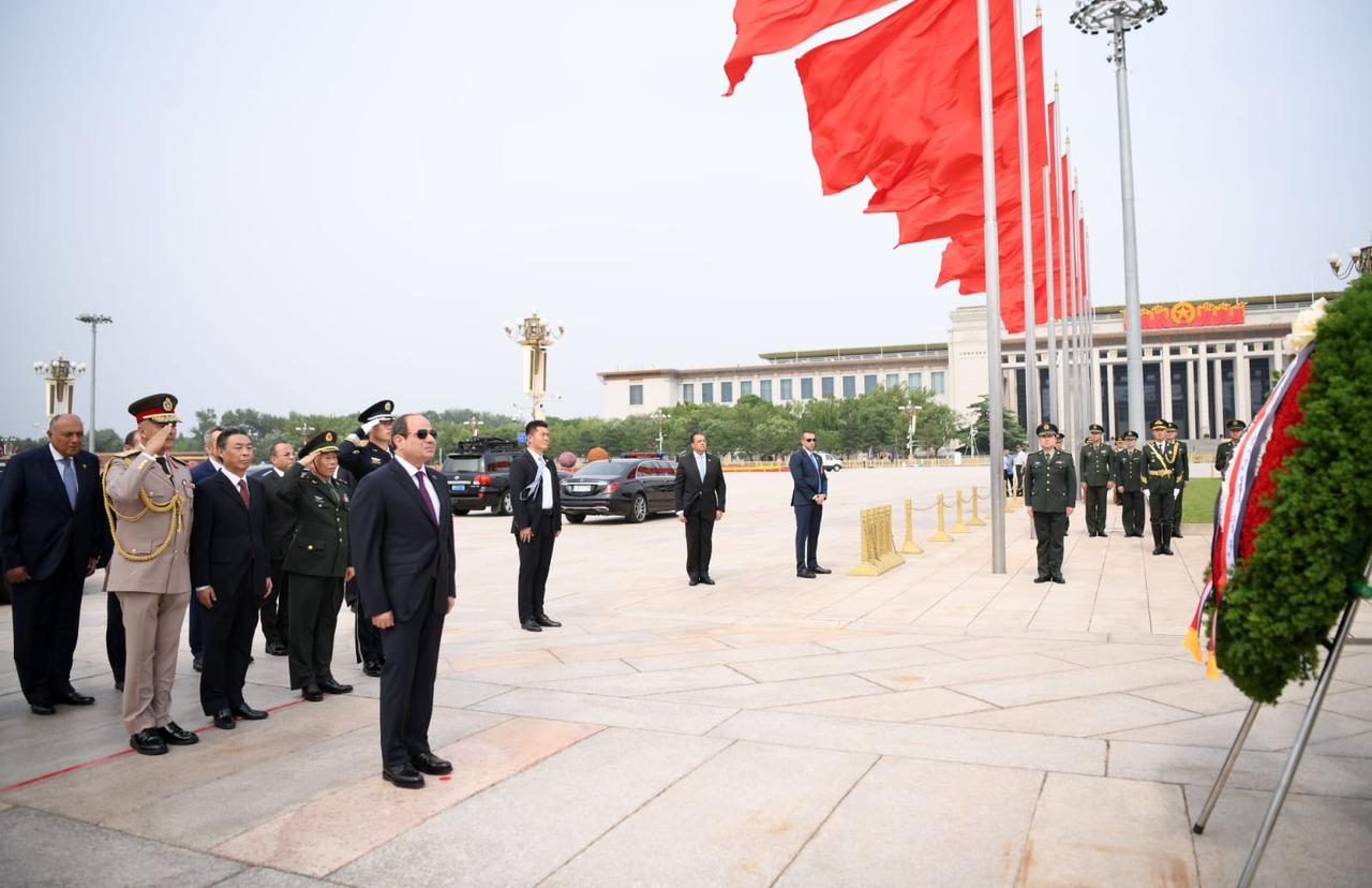 الرئيس السيسى يزور النصب التذكاري للجندي المجهول