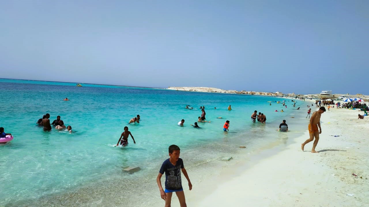 شواطئ مطروح قبل زحام وصخب المصيف
