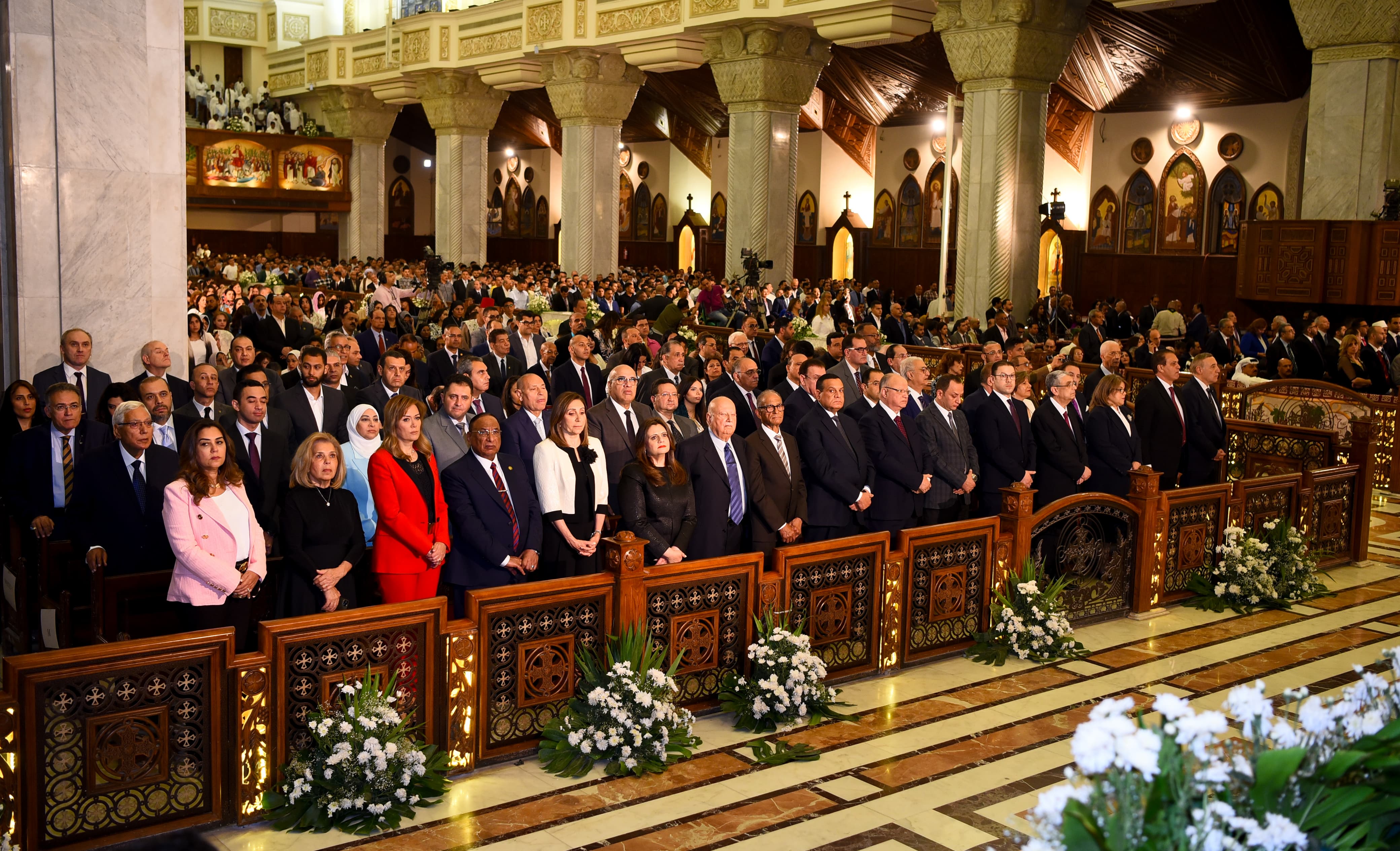 محافظ القاهرة يشارك فى احتفال عيد القيامة (2)