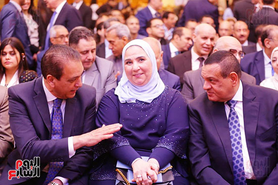 اللواء هشام آمنة وزير التنمية المحلية ونيفين القباج