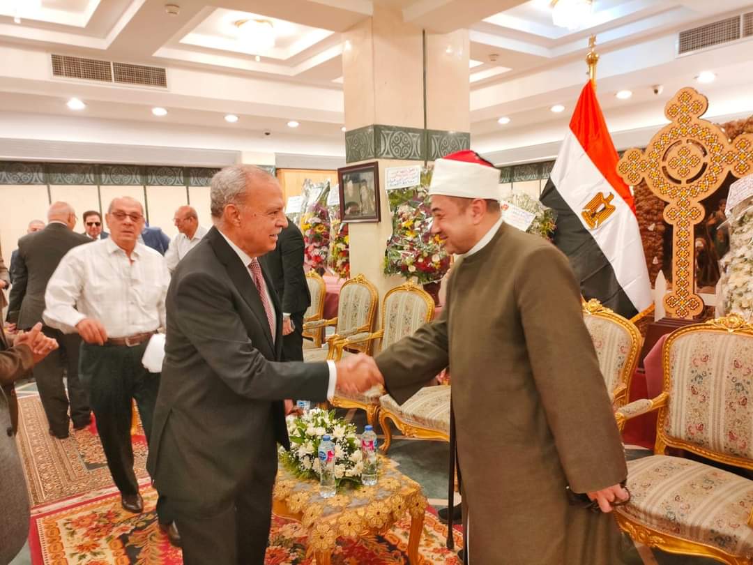 وفد أوقاف القليوبية يهنئ الأخوة المسيحيين  (2)