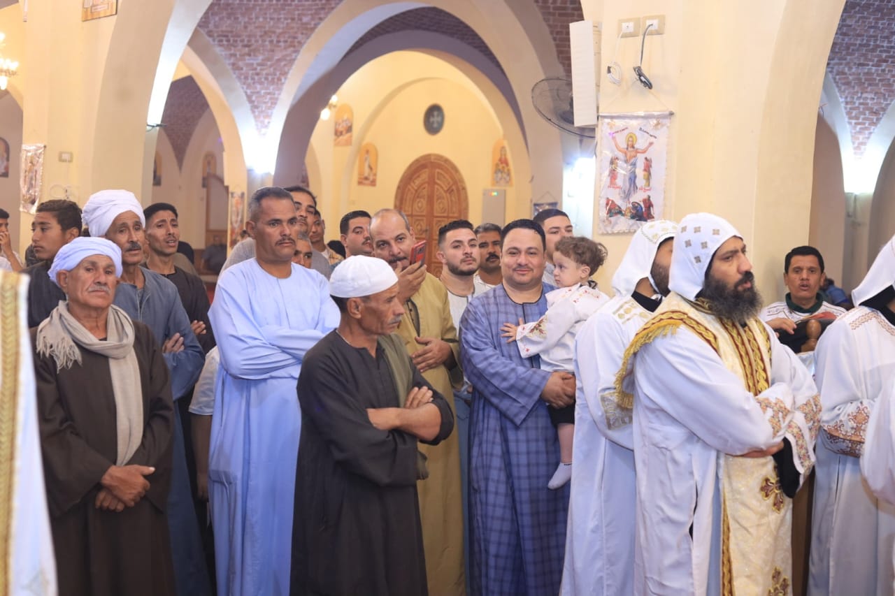 بهجة الأهالى خلال الاحتفال بالعيد فى الكنائس بهجة الأهالى خلال الاحتفال بالعيد فى الكنائس