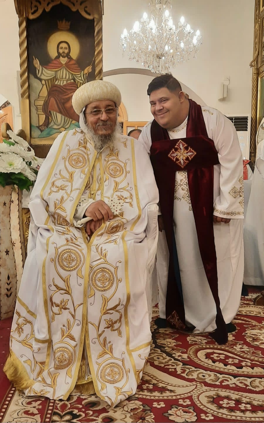 الأطفال مع القساوسة فى الكنائس احتفالاً بالعيد الأطفال مع القساوسة فى الكنائس احتفالاً بالعيد