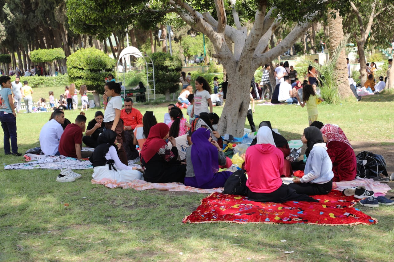 اقبال كبير على الحديقة الدولية للاحتفال بشم النسيم.