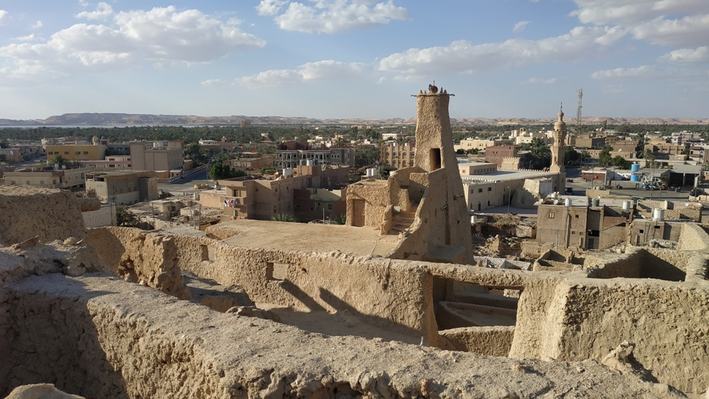 اسوار قلعة شالي والمسجد العتيق في سيوة