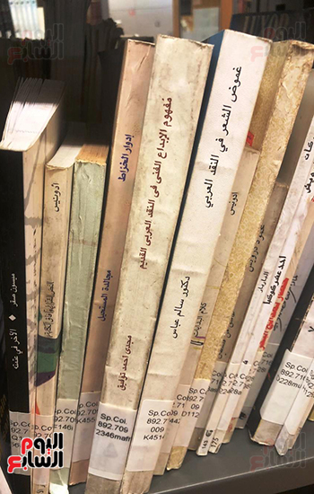 كتب قديمة في مكتبة أدوار الخراط
