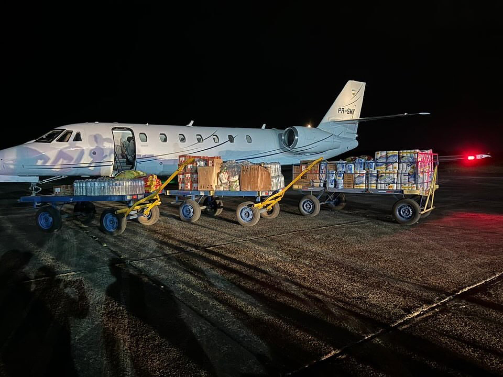 طائرة نيمار تحمل المساعدات