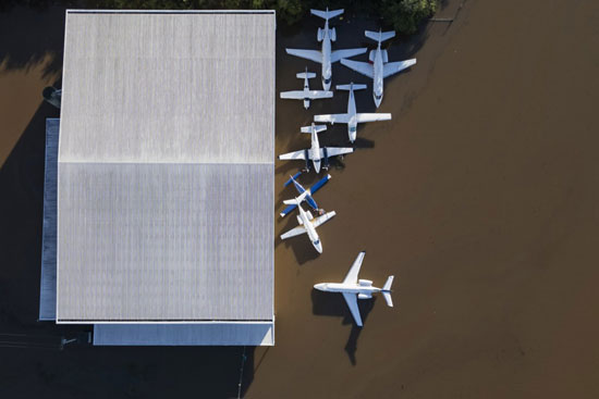 مطار سالجادو يغرق فى المياه