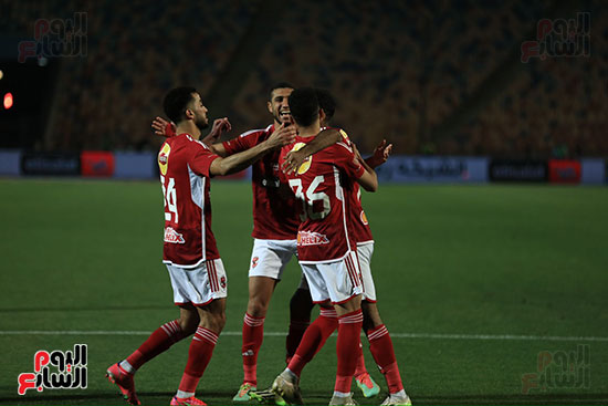 احتفال كهربا مع لاعبو الاهلى