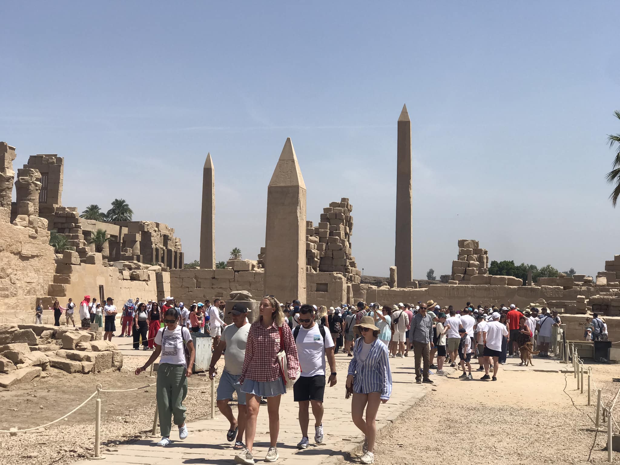 رحلات سياحية مميزة بين جدران المعابد بالأقصر رحلات سياحية مميزة بين جدران المعابد بالأقصر